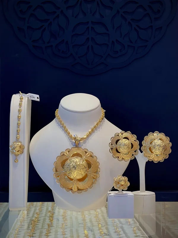 Grand flower gold set: pendant, bracelet, ring and earrings