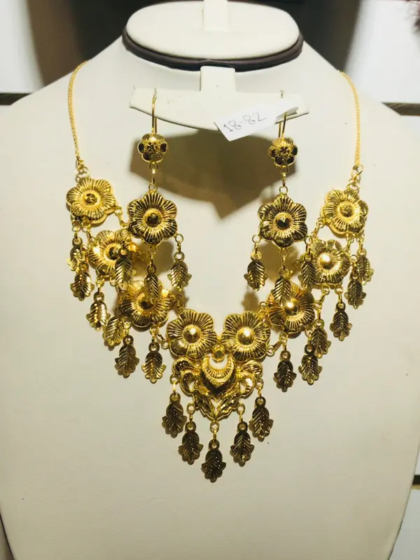 Collier et boucles 18 g