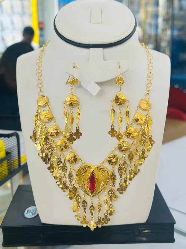 Collier et boucles d'oreille 21 g