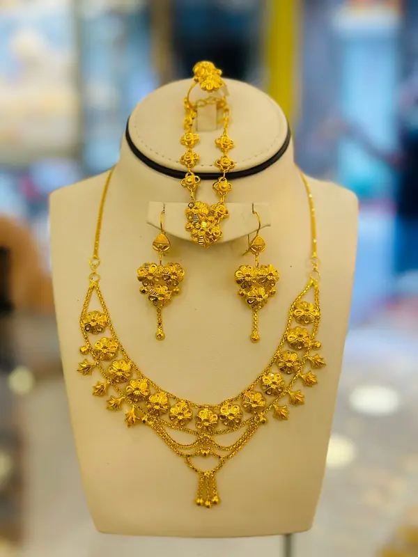 Ensemble 25 g / Collier et boucles 20 g