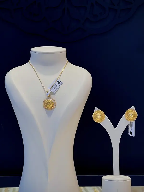 Coin pendant necklace and earring set